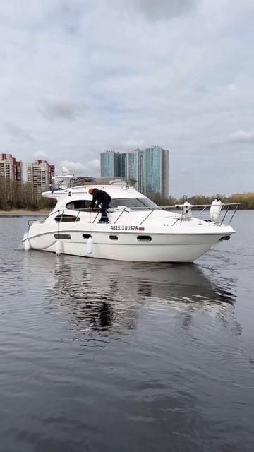 Спуск яхты Sealine AMO в Санкт-Петербурге. #яхты #sealine #sealineamo #amo #ривьера # люкс