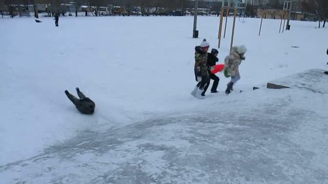 MVI 0469 ДЕД ЧУТЬ САМ НЕ СКАТИЛСЯ!!! -4 смотреть онлайн