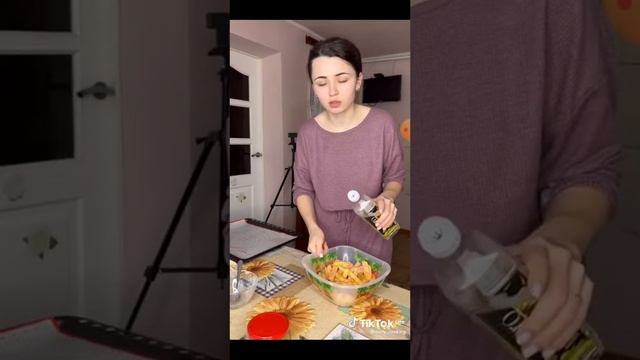 показываю приколы видеоролики. еду смотреть онлайн