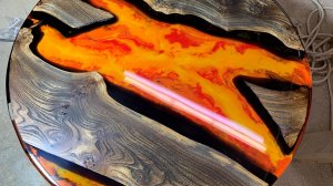 Изготовление столов из эпоксидной смолы и массива дерева в Новосибирске.