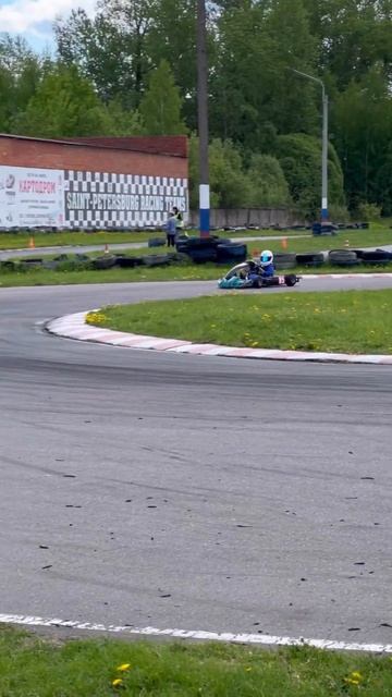 Как проходит квалификация на соревнованиях по картингу в Колпино Ижорец. 8 лет Ротакс Микро Макс