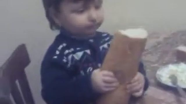 Малыш с не детским аппетитом .....) Смотреть всем!!