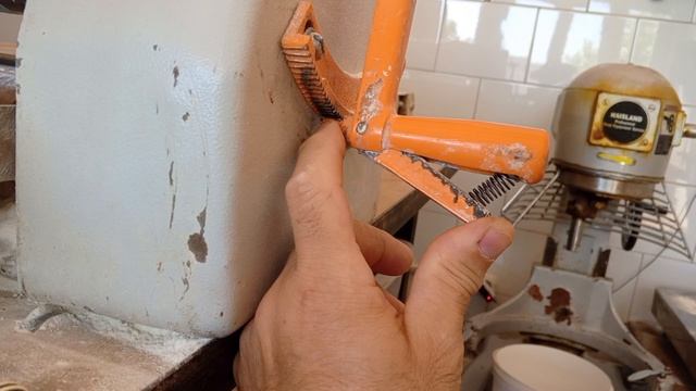 СЛОМАЛАСЬ ТЕСТОРАСКАТОЧНАЯ МАШИНА. РЕМОНТ смотреть онлайн