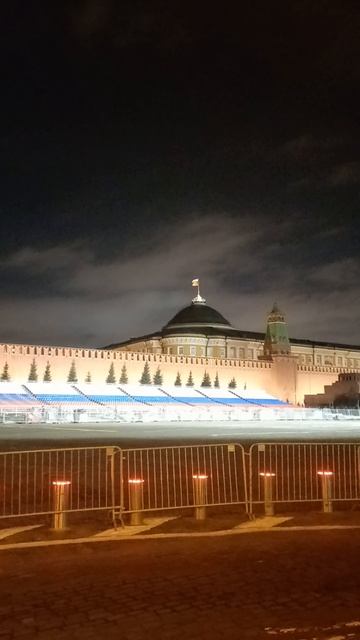 Красная площадь в ожидании парада 9 Мая смотреть онлайн