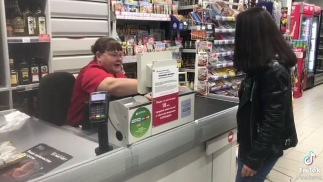 КАССИРША БОМБАНУЛА..🤣🔥 смотреть онлайн