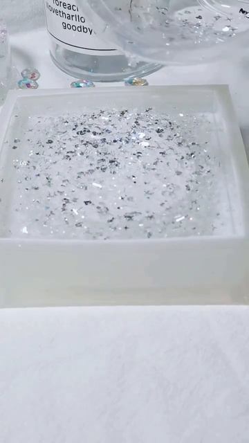 Золотые листья и хлопья для подделок