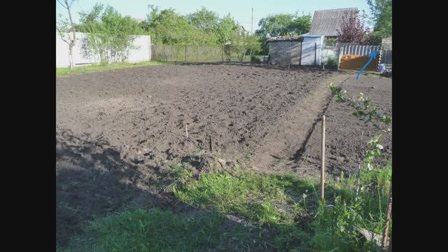 Соседка перенесла межевой столб// Облагораживаю крышки септика// Покосил первую траву смотреть онлайн