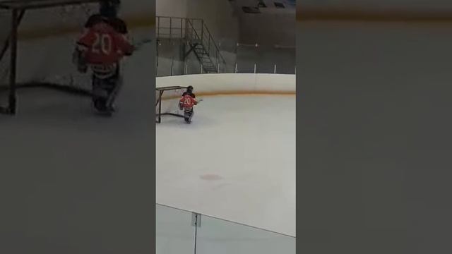 Вратарь развлекается