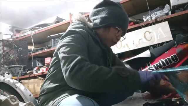 Cleaning Karp Fish For Christmas | Filipina in Poland смотреть онлайн