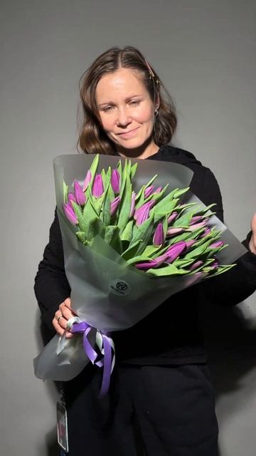 Букет из 35 сиреневых тюльпанов Голландия в корейской упаковке смотреть онлайн