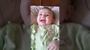 Реакция ребенка На Звуки И Щекотку  Reaction of the child To Sounds And Tickling
