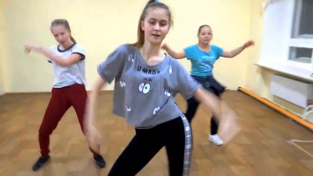 1 Thing, Amerie, Театр Сова