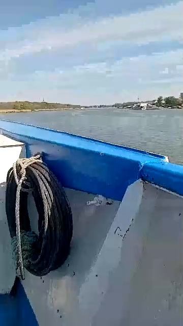 плыву на теплоходе
