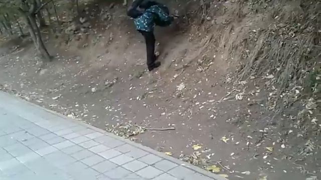 Неудачные кадры и приколы из видео "Машина переехала колбаску"! смотреть онлайн