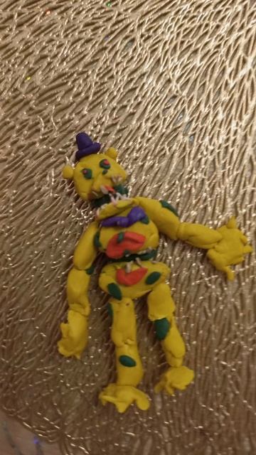 слепил фредбера кошмарного. нашел старый пластилин и цвет на кого хватило