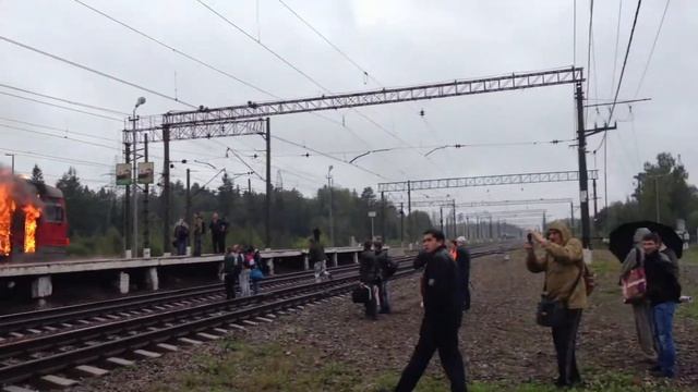 На станции холщевики загорелась электричка 01.09.13 смотреть онлайн