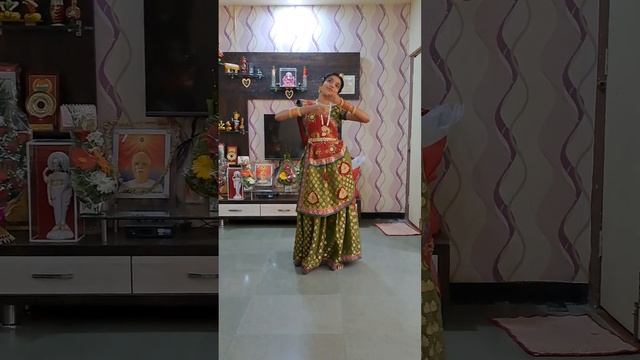 Saee's performance on classical song Thung Tunga... смотреть онлайн