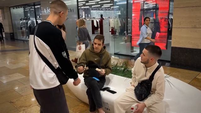 КТО ЗАРАБОТАЕТ БОЛЬШЕ ДЕНЕГ ЗА 3 ЧАСА ? СПОР НА 10.000Р 😱 смотреть онлайн