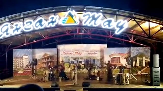 "We will rock you" в исполнении Роберта Юлдашева смотреть онлайн