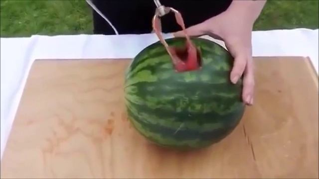 Прикол с арбузом.mp4 смотреть онлайн