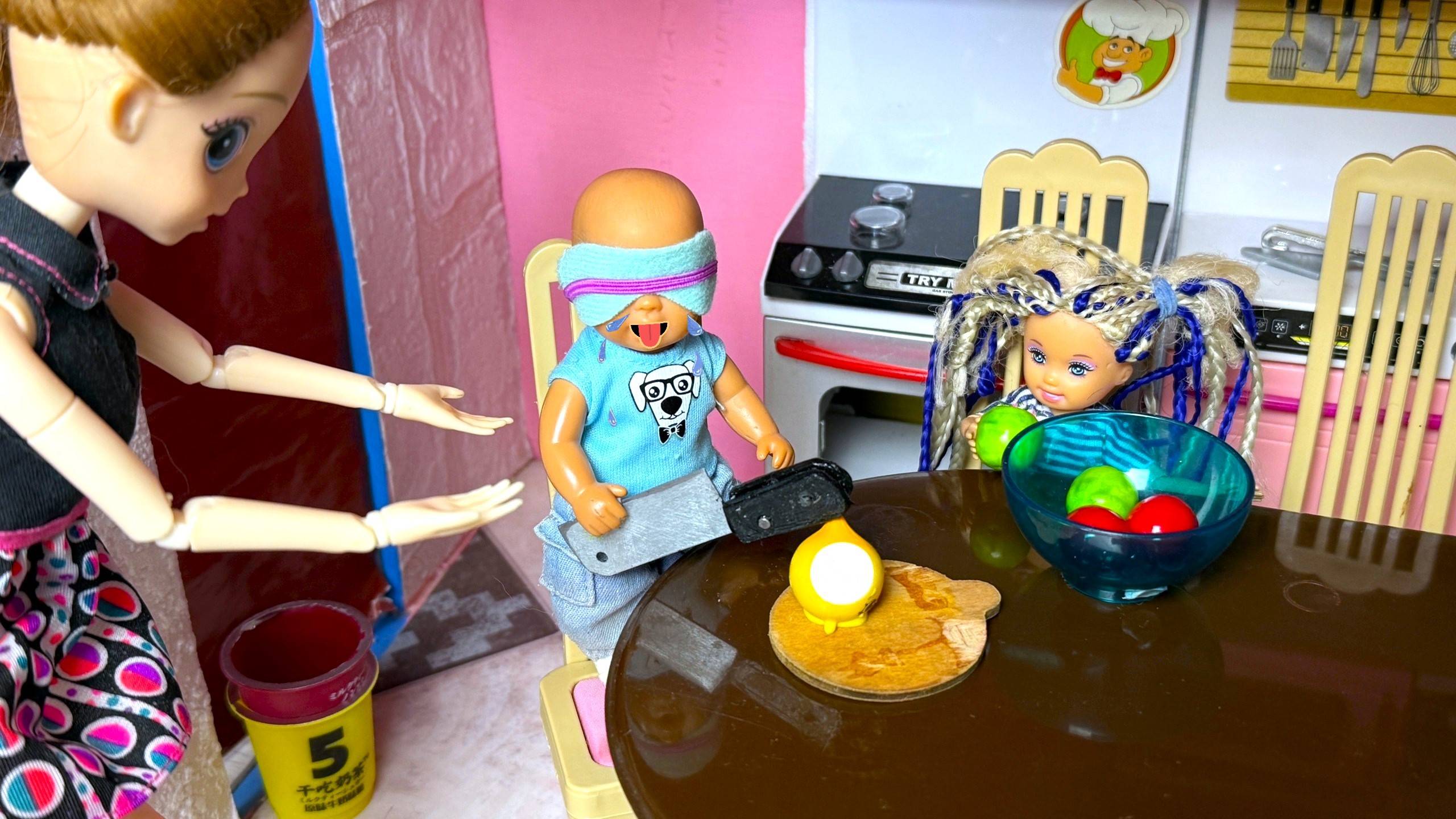 Я ОСЛЕП👨🦯 НА 24 ЧАСА😜 ЧЕЛЛЕНДЖ Катя и Макс веселая семейка! Куклы Барби и ЛОЛ видео ДАРИНЕЛКАТВ смотреть онлайн