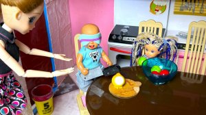 Я ОСЛЕП👨🦯 НА 24 ЧАСА😜 ЧЕЛЛЕНДЖ Катя и Макс веселая семейка! Куклы Барби и ЛОЛ видео ДАРИНЕЛКАТВ