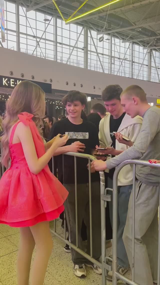 the fan was jubilant with delight #music #singer #song #supersofi смотреть онлайн