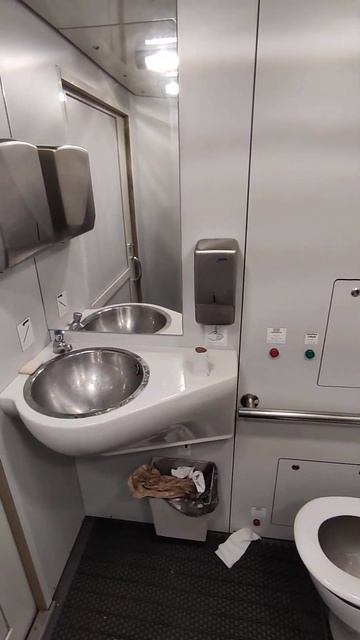 Туалет в рельсовом автобусе РА-2 смотреть онлайн