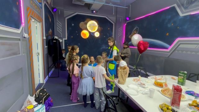 Веселимся на дне рождении у Тимура🥳 смотреть онлайн