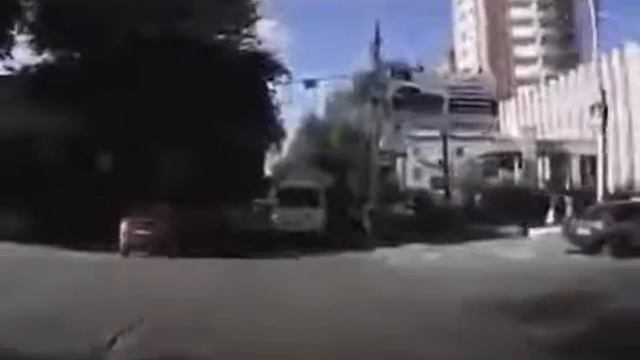 Женщины за рулем Подборка приколов на дороге 2016 Zhenschiny driving A selection of jokes смотреть онлайн