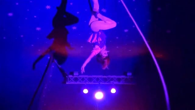 Горбун и кукла (кор-де-парель)