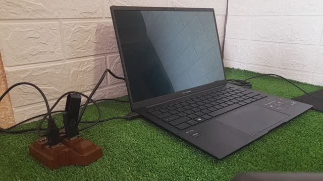 Ноутбук ASUS не видит SSD, жесткий диск при установке виндовс не отображается. Ноут не видит диск.