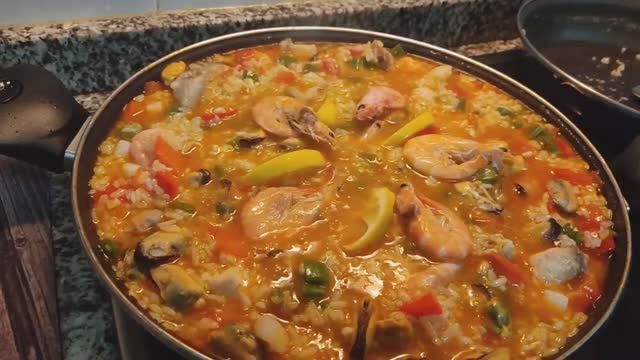 Готовлю ИСПАНСКУЮ ПАЭЛЬЮ❗ смотреть онлайн