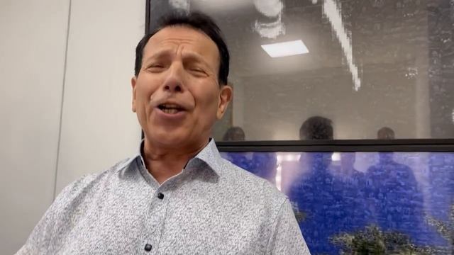 За кулисами