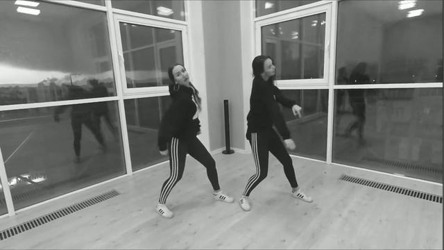 Freaky Chicks | цвет настроения черный