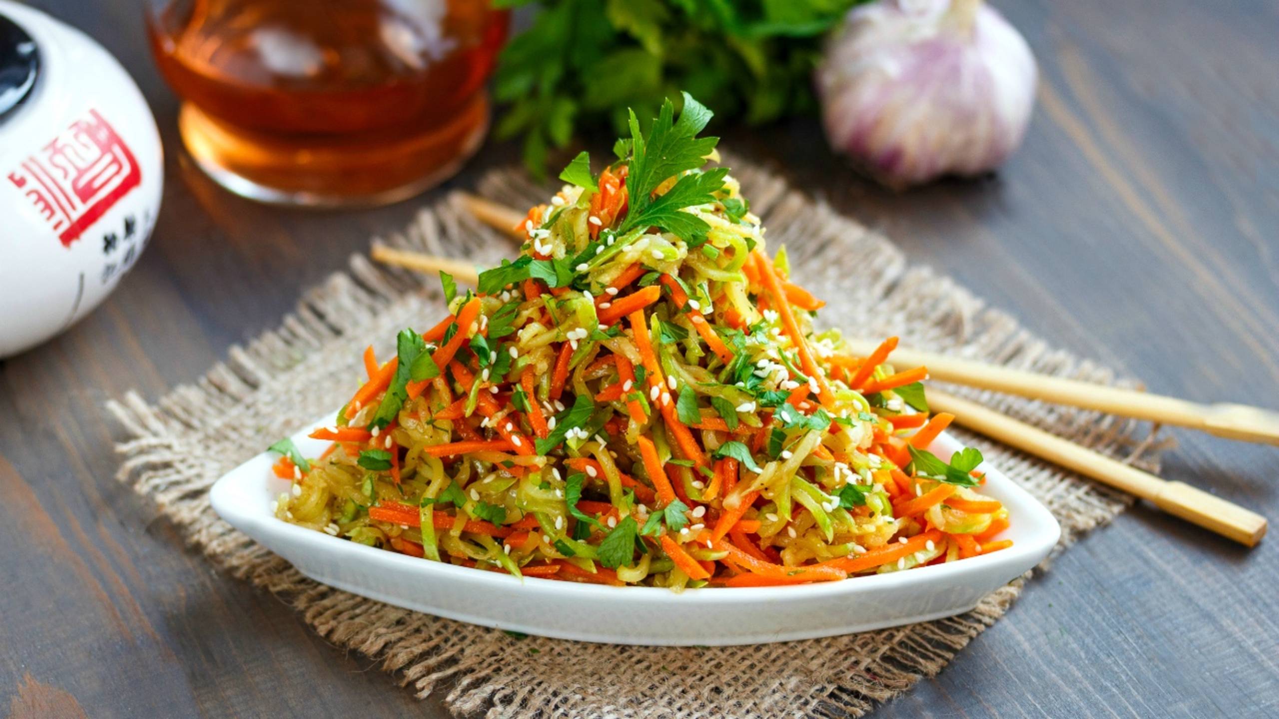 🥗 Пикантная овощная закуска из кабачков и моркови по-корейски смотреть онлайн