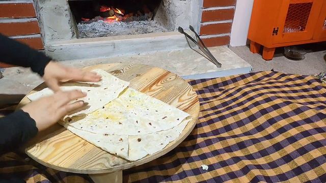 Yufka Ekmek ile Peynirli Börek Yapımı #tandırekmeği #köyyemekleri #köyhayatı смотреть онлайн