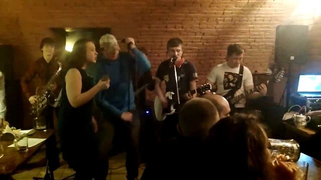 SKAнаХ Чего (Ленинград) (Уже весна (Кафе сундук)) 23.03.2013) смотреть онлайн