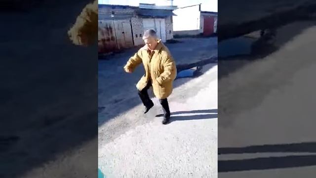 ПРОСТО ТАНЦУЮ НА YouTube !ОПЯТЬ ТАНЦУЮ НА YouTube! СНОВА ТАНЦУЮ НА YouTube!Женщина прикольно танцуе смотреть онлайн
