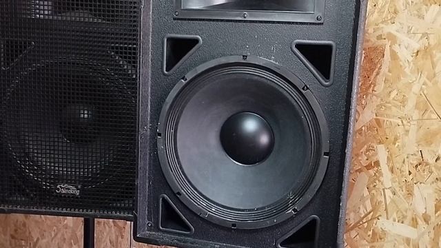 Акустическая система SOUNDKING FI-042 смотреть онлайн