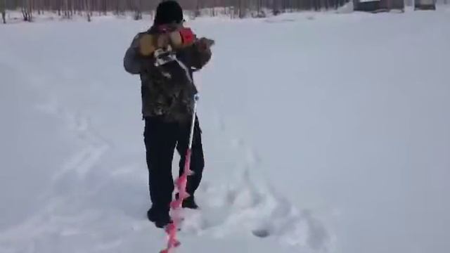 Зимняя рыбалка ))) лучший прикол ! смотреть онлайн