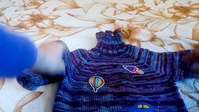 Законченный свитер, и начала новый вязальный процесс смотреть онлайн