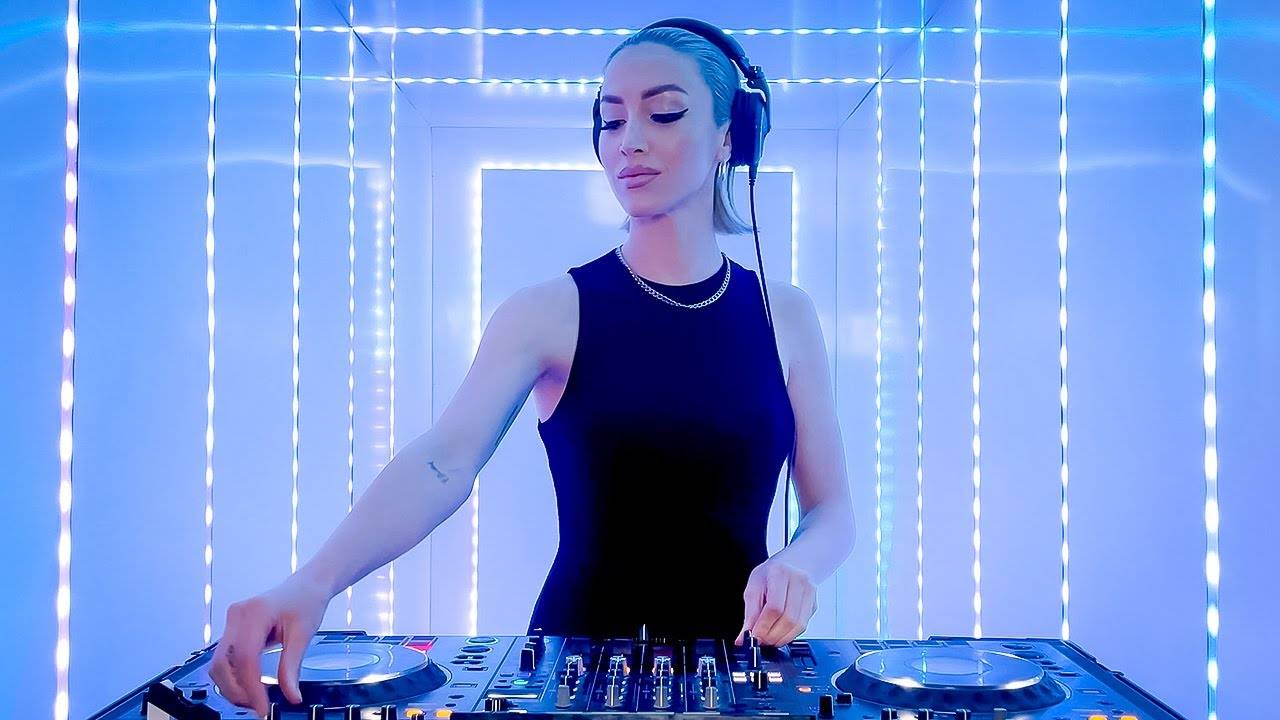 ARi - Metasin Live Series Ep. 005 [Melodic Techno Progressive House Mix] 4K смотреть онлайн