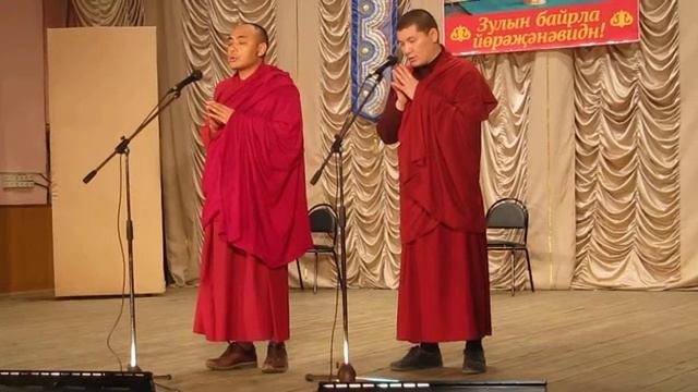 Buddhist monks in prayer - Буддийские монахи молятся смотреть онлайн