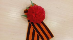 Георгиевская ленты с гвоздикой из фоамирана к 9 мая своими руками