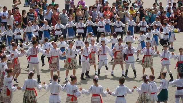 Молдавеняска Moldovenească смотреть онлайн