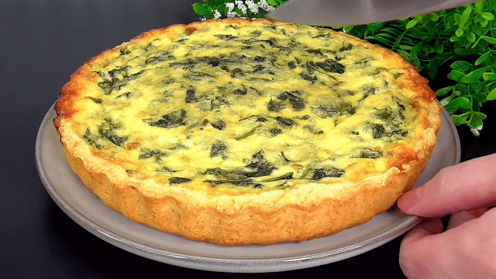 Этот сырно-шпинатный пирог тает во рту! 🤩Очень просто и вкусно! смотреть онлайн