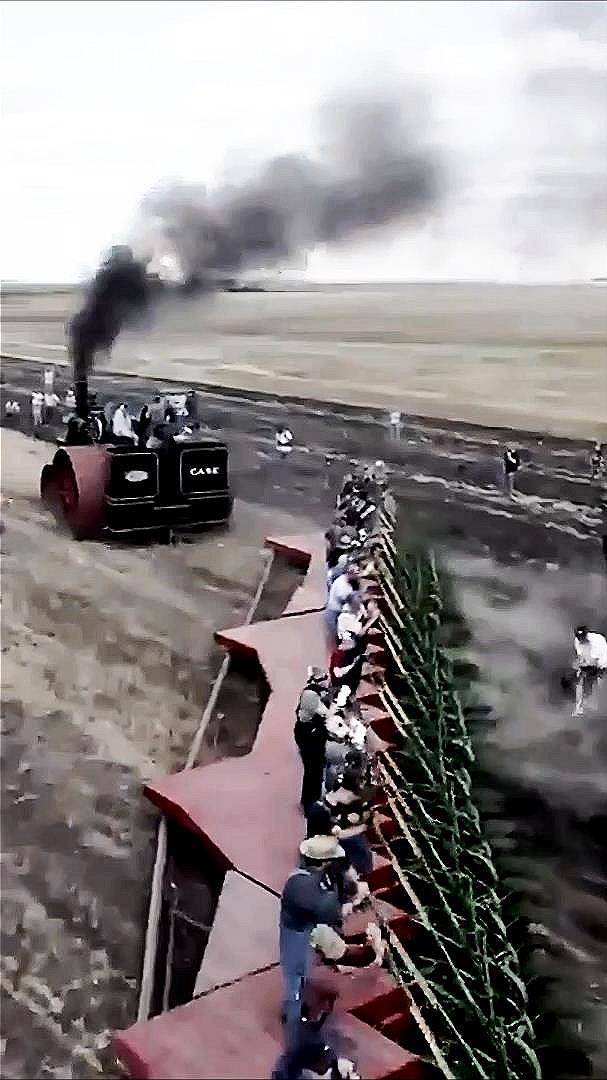 САМЫЙ МОЩНЫЙ ПАРОВОЙ ТРАКТОР ПРОШЛОГО СТОЛЕТИЯ ✦ Lucky Tech #short #shorts смотреть онлайн