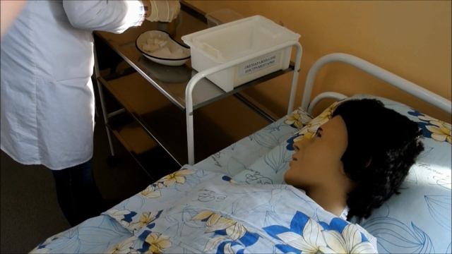 Уход за слизистыми оболочками у тяжелого больного (в условиях симуляционного центра Амурской ГМА) смотреть онлайн