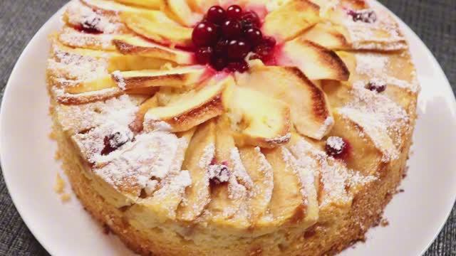 Вкусная выпечка к чаю! Яблочный пирог на сметане!